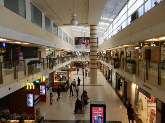 598_India_New_Delhi_Shoppingcentre.JPG - 
